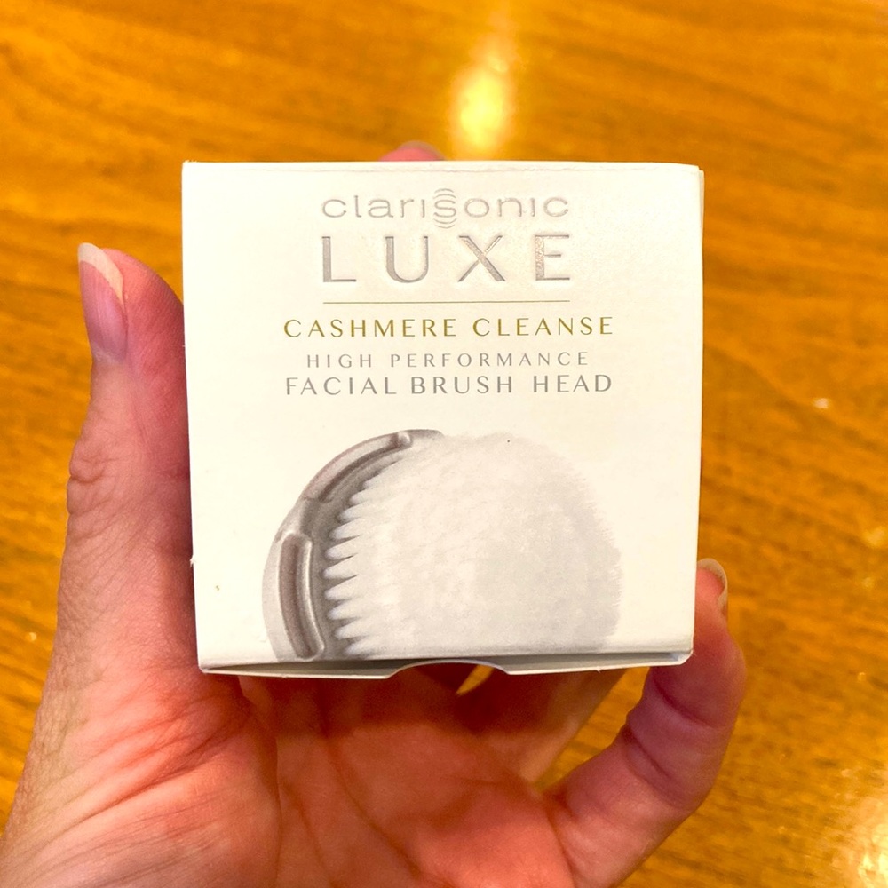 New in box Clarisonic Luxe cashmere cleanse facial brush head.